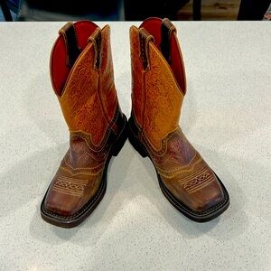 Justin Boots My daughter decided outside was not for her. Basically new size 7B